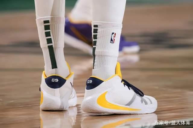 相当炸裂！44岁的小罗就要当爷爷了！