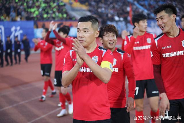 阿里纳斯：追梦持球比库里多还抱怨没战术？让库里吊给你打低位？